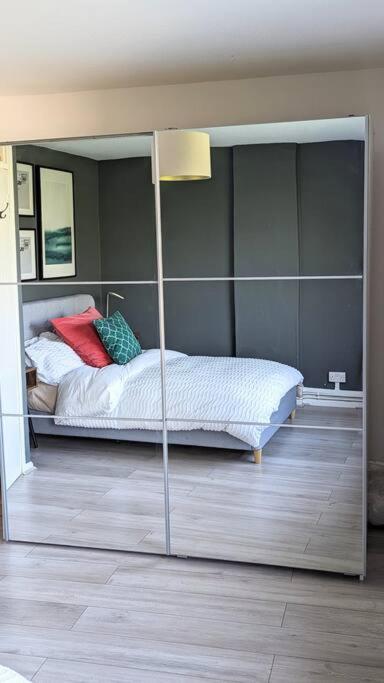 Stylish 2 Bedroom Flat In Angel Location Londres